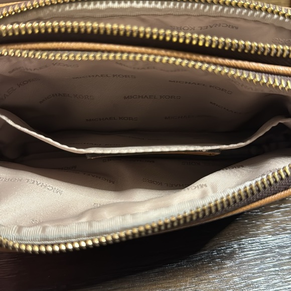 Michael Kors Crossbody - Picture 4 of 6